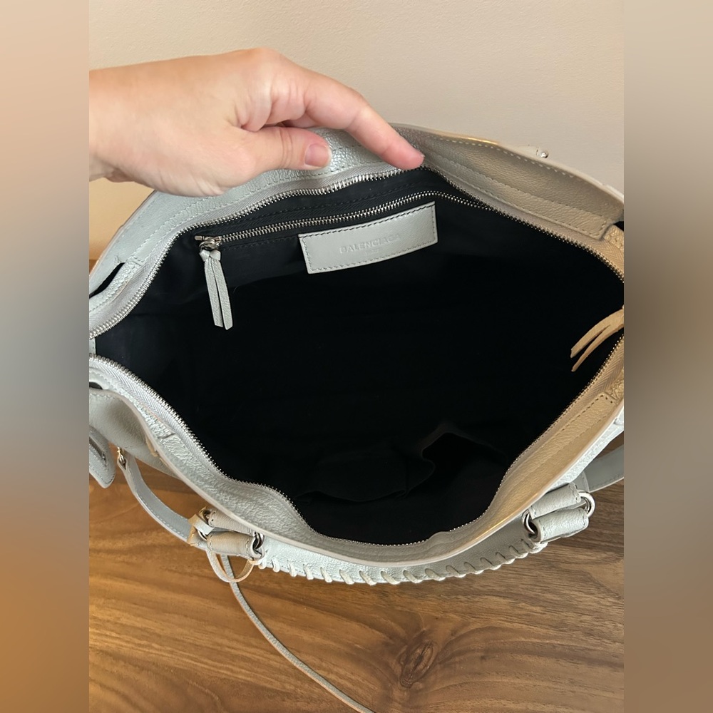 Authentic Balenciaga chèvre Metallic Edge City Bag in gris - Picture 11 of 16